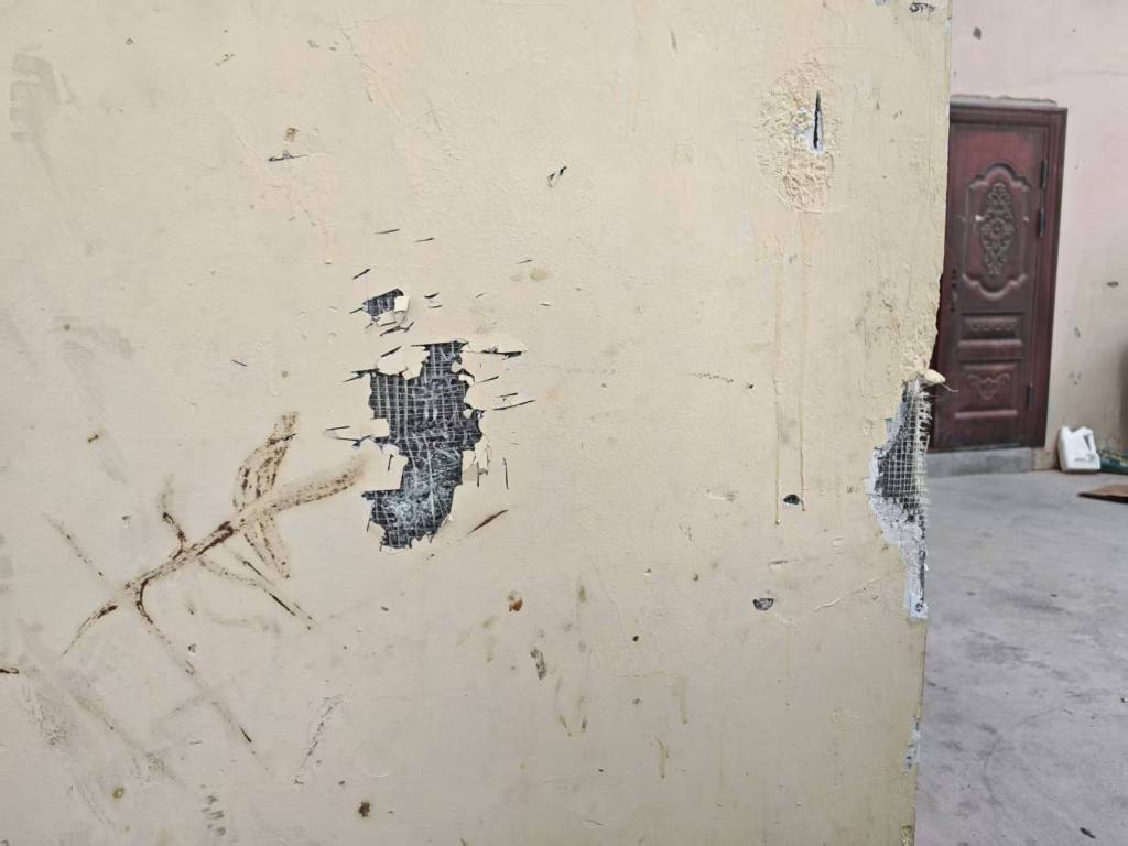 青海曝光16個安全隱患住宅小區(qū)：防護(hù)層脫落<strong></p>
<p>保溫材料
</strong>，保溫材料裸露:保溫材料
